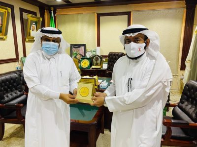 محافظ بيش يكرم المتطوعين من منسوبي هلال بيش والجهات الصحية المشاركة معهم