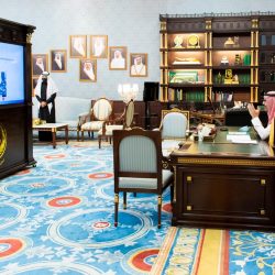 الرئيس العام والشيخ المعيقلي يدشنان جهازا خاصا بالتعقيم ومكافحة الأوبئة بالمسجد الحرام