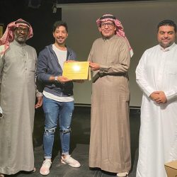 ” محافظ المخواة ” يقف على آخر الاستعدادات لإنطلاق فعالية معرض الكتاب بمقر الغرفة التجارية