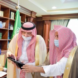 مواطن يغامر بحياته وينقذ طفلاً جرفته السيول في عسير