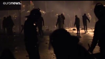مظاهرات لليلة الثانية على التوالي في تونس واشتباكات بين الأمن والمحتجين