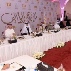 أمير المدينة يستقبل وزير الصحة