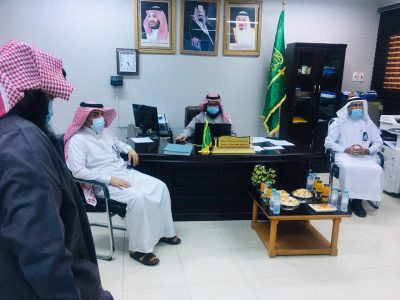 مدير مكتب تعليم بيش يتفقد سير العملية التعليمية في مدرسة مصعب بن عمير