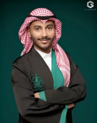 الأستاذ علي أبو طالب معافا يتلقى التهاني والتبريكات  بتخرج نجله من جامعة جازان
