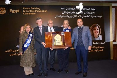 المركز العربي الأوروبي يوقع اتفاقية تعاون دولية مع نادي روتاري في حفل يوم السلام العالمي