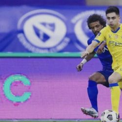 كلاسيكو الشباب والأهلي يشعلان صراع الصدارة