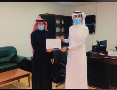 “الحارثي” يحصل على شهادة شكر وتقدير من معالي وزير الموارد البشرية والتنمية الاجتماعية