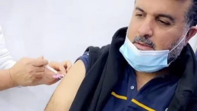 آخر فيديو للفنان الكويتي الراحل ”  البلام ” أثناء تلقيه الجرعة الأولى من لقاح كورونا