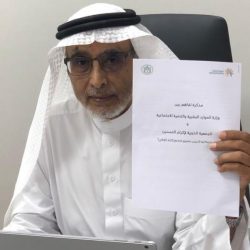محافظ القنفذة يكرم عددًا من رجال الأعمال الداعمين للشؤون الصحية في مواجهة جائحة كورونا
