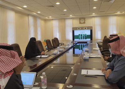 آل شايق يستعرض دور المسؤولية الاجتماعية مع الغرفة التجارية الصناعية بمنطقة الباحة