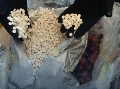 إحباط عملية تهريب 15 مليون حبة كبتاجون مُخبأة في إرسالية عنب واردة إلى المملكة