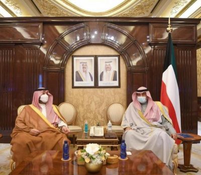 رئيس مجلس الوزراء الكويتي يستقبل الأمير تركي بن محمد بن فهد