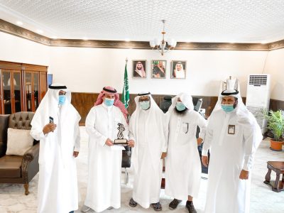محافظ ضمد الغامدي يكرم الطالب المهند محمد مشهور الحاصل على جائزة حمدان بن راشد