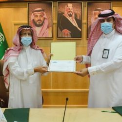 إلزام العاملين في المطاعم ومحلات الحلاقة وصالونات التجميل بأخذ لقاح كورونا