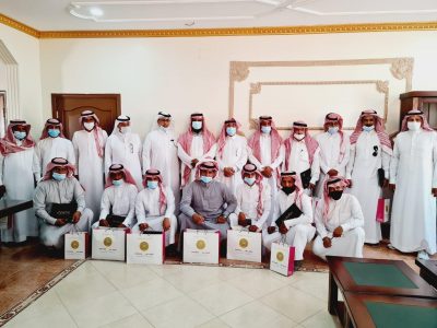 بلدي املج يكرم منقذي الدلافين