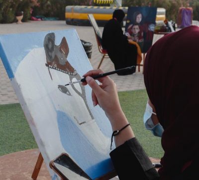 الرسم بالهواء الطلق في ملتقى همسات للفنون