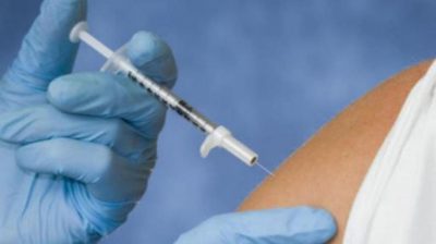 إلزام العاملين في المطاعم ومحلات الحلاقة وصالونات التجميل بأخذ لقاح كورونا