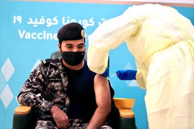 الخدمات الطبية بوزارة الداخلية تواصل حملة “الوقاية أمان” لتقديم لقاحات كورونا لمنسوبيها وذويهم