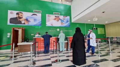 الدكتور العرفج افتتح مركز تلقي لقاح كورونا في مستشفى الملك عبدالعزيز بالأحساء