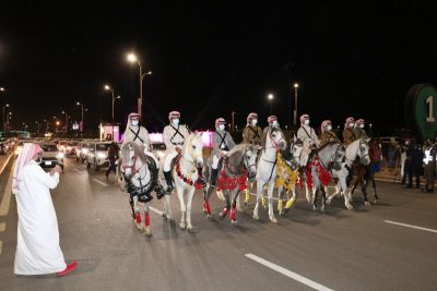 شاهد.. مسيرة بالخيول بالطائف انطلاقاً لحملة “ممتثل عشان أحب الطائف”