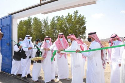 وقف الملك عبدالعزيز للعين العزيزية بالشراكة مع ” جمعية جوار ” يفتتحان محطة تحلية المياه بقرية ضيم .