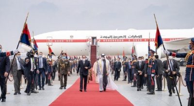 السيسي يتقدم مستقبلي بن زايد في القاهرة