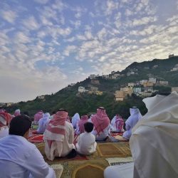 “وزير الداخلية “ينقل تحيات القيادة وتهنئتها لمنسوبي الوزارة بمناسبة نجاح الخطط الأمنية