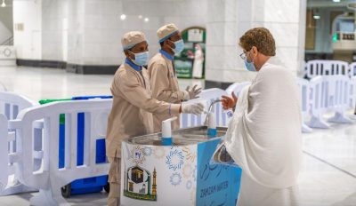 ١٥مليون عبوة ماء زمزم وزعت بالمسجد الحرام