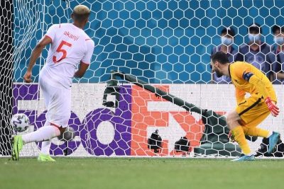 سويسرا تحقق المعجزة وتطرد فرنسا خارج اليورو بركلات الحظ