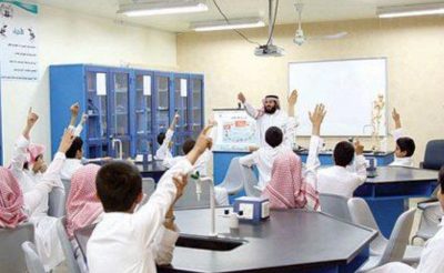 “التعليم” تستثني غير المحصنين من الحضور.. وتسمح بالدراسة عن بُعد في هذه الحالة
