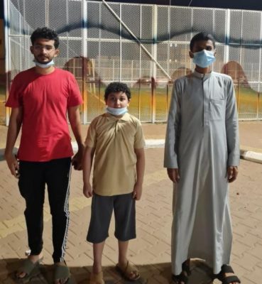 معتل يقتحم ملعبا ويهدد طفلا بالقتل بجازان