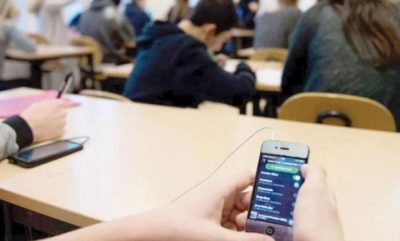 محام يحذر أولياء الأمور: سوء استخدام الطلاب للهاتف في المدارس يعرضهم للسجن