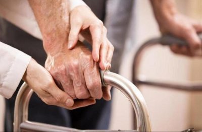 المجلس الصحي يطلق دليل تدريب مرافقي مرضى الرعاية الصحية المنزلية