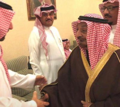 أمير نجران يعزي محافظ شرورة في والدة