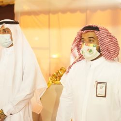 شرطة الرياض تعلن القبض على 3 يمنيين سلبوا أحد المارة مقتنياته تحت تهديد السلاح الأبيض