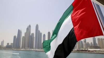 “الإمارات “تسحب دبلوماسييها من بيروت وتمنع مواطنيها من السفر إلى لبنان