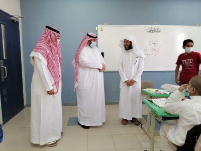 لقاء حواري يجمع مساعد مدير تعليم الأحساء القويزاني وطلاب الهجر 