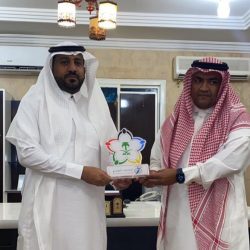 رئيس نيجيريا يؤدي مناسك العمرة