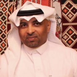 رجل الأعمال آل هادي” يهدي الفيفي سيارة لاندكروزر”