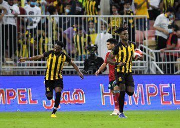الإتحاد يفوز على الإتفاق ويتمسك بصدارة الدوري السعودي