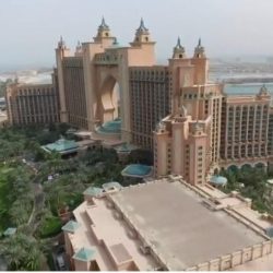 سبل تصدر طابعان بريديان يبرزان موقع المملكة كوجهة سياحية عالمية