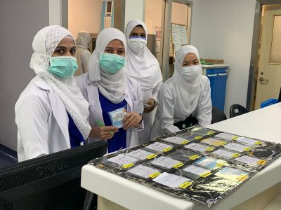 ١٥٠ متطوع من همسات الثقافي يرسمون البسمة على وجوه المرضى