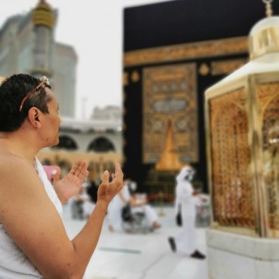 تطبيق التباعد الجسدي بين المصلين والمعتمرين في الحرمين الشريفين بدءًا من الغد