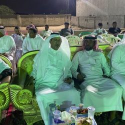 “سمو أمير جازان “يتسلم مجلة كنوز جازان في عددها الخاص بمناسبة “مرور عقدين من البناء والتنمية ” بالمنطقة