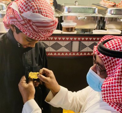 جمعية إعلاميو فرع الجوف تشارك في حفل “يوم التأسيس” بتوزيع عدد من الهدايا على الزوار والمشاركين