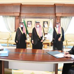 “شرطة منطقة جازان”القبض على مواطن لنقله بمركبته الخاصة (5) مخالفين لنظام أمن الحدود داخل المحافظة