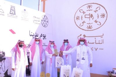 محافظ الحجرة يدشن عدد من فعاليات يوم التأسيس ويشارك المجتمع مظاهر الاحتفال بالذكرى الغالية