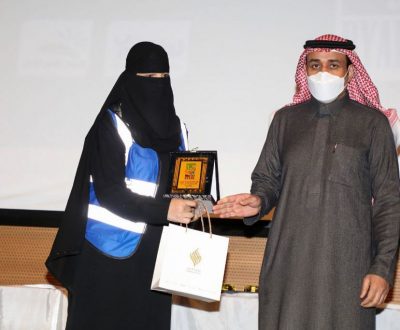 مدير عام فرع وزارة الموارد البشرية بحائل يكرم فريق “بيارق التطوعي”