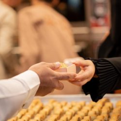 وزير الصناعة والثروة المعدنية يدشن مصنعاً يقدم حلول مبتكرة في قطاع البناء والعمارة ويستهدف العديد من الدول