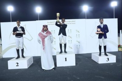 رئيس الاتحاد السعودي يتوج الفارس عبدالرحمن قحل بطلاً للدوري السعودي للفروسية والعقيلي وصيفاً له